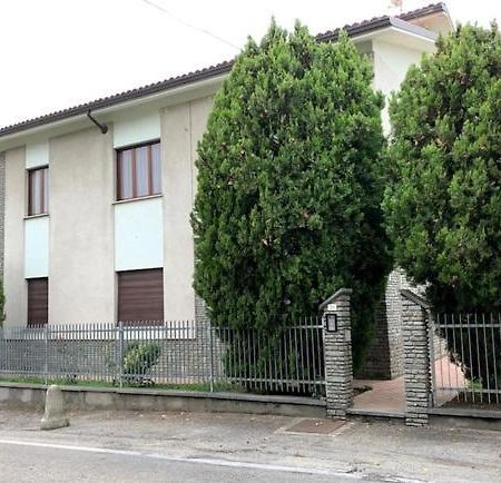 Casa Nebieu In Edificio Indipendente Nel Centro Di Monforte Monforte dʼAlba Exteriör bild