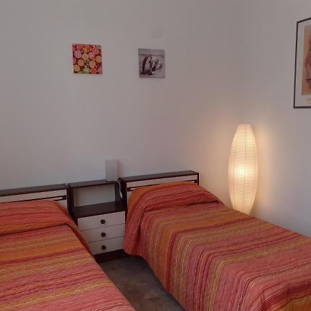 Casa Nebieu In Edificio Indipendente Nel Centro Di Monforte Monforte dʼAlba Exteriör bild