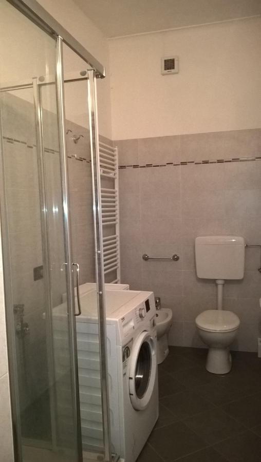 Casa Nebieu In Edificio Indipendente Nel Centro Di Monforte Monforte dʼAlba Exteriör bild