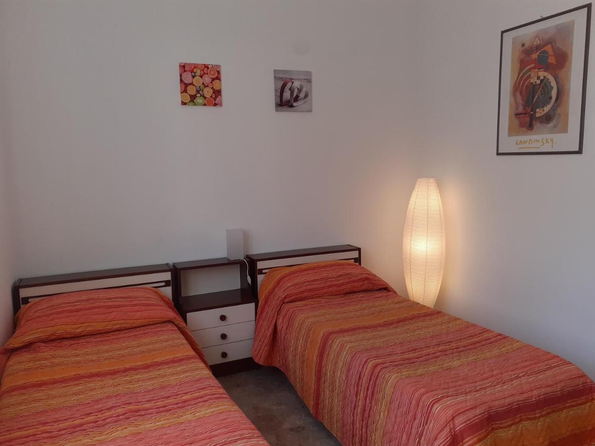Casa Nebieu In Edificio Indipendente Nel Centro Di Monforte Monforte dʼAlba Exteriör bild